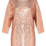 Moda w sezonie karnawałowym: cekiny, brokat i odważne kroje