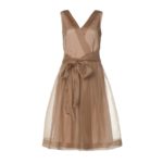 Moda w sezonie karnawałowym: cekiny, brokat i odważne kroje