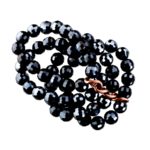 Moda w sezonie karnawałowym: cekiny, brokat i odważne kroje