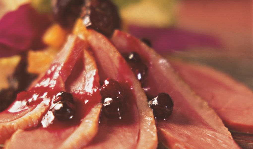 Wędzona pierś z kaczki w pomarańczach