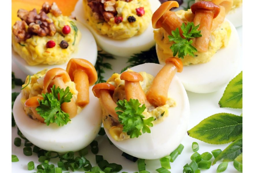 Przepis na karnawałowe przyjęcie: Jajka faszerowane w wersji light