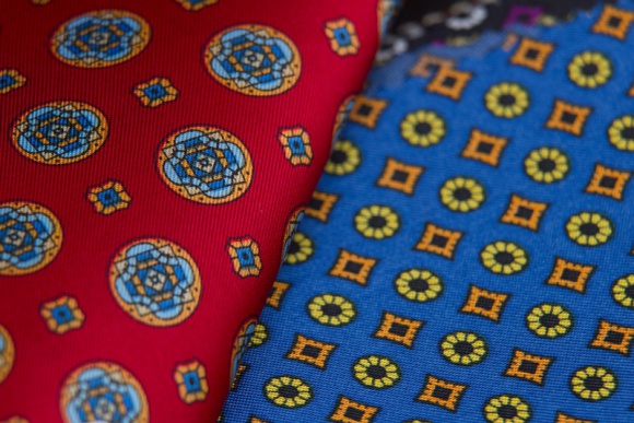 Garnitur szyty na miarę - bespoke czy MtM LIFESTYLE, Moda - Polskim mężczyznom coraz bardziej zależy na dobrym wyglądzie, a przez to wzrasta popularność krawiectwa miarowego typu bespoke i MtM.