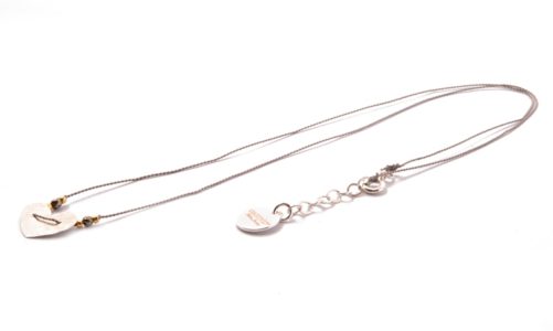 Cekiny, błyszcząca skóra, szlachetne złoto czy srebro