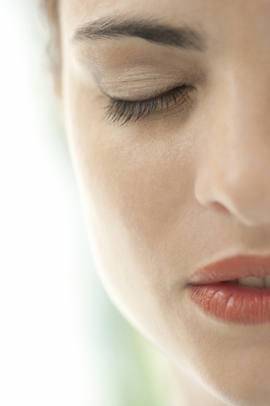 Światło i cień w medycynie estetycznej LIFESTYLE, Uroda - Pojawienie się zmarszczek kojarzone jest z postępującym procesem starzenia. W miarę rozwoju medycyny estetycznej zauważono jednak, że pojawienie się zmarszczek na skórze twarzy niekoniecznie musi wiązać się z dojrzałym wiekiem.