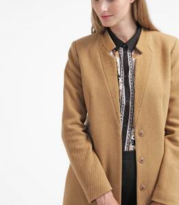 Najmodniejsze kurtki i płaszcze – sprawdź, co powinno znaleźć się w Twojej szafie!