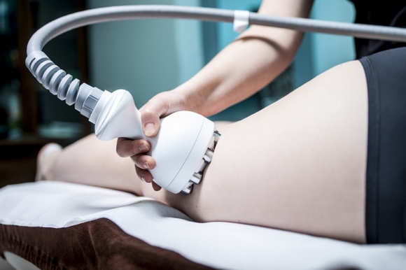 Ciepło-zimno w trosce o piękną sylwetkę LIFESTYLE, Uroda - Eksperci są zgodni – większość kobiet nie akceptuje wyglądu swojego brzucha, nóg i pośladków. Dieta i ćwiczenia to konieczność, ale istnieją metody gwarantujące trwałą redukcję tkanki tłuszczowej. Nowością jest duet zabiegowy, który łączy pozytywne właściwości zimna i ciepła.