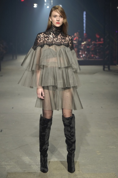 Wielki powrót rajstop! Flesz Fashion Night – wyjątkowa noc z projektantami i mar LIFESTYLE, Moda - Za nami wielkie wydarzenie modowe – 6 września na warszawskim Torze Wyścigów Konnych na Służewcu odbyła się bowiem piąta edycja Flesz Fashion Night.