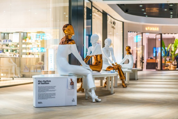 Fashion Happens w Galerii Mokotów LIFESTYLE, Moda - Na pierwszym piętrze Galerii Mokotów powstała nowa intrygująca przestrzeń, gdzie moda spotyka się ze sztuką i designem na najwyższym poziomie.