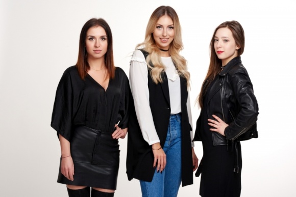 Moda na trzy głosy w Porcie Łódź LIFESTYLE, Moda - Jakie obowiązują trendy w modzie? Które kolory i fasony wybrać, by wyglądać stylowo?
