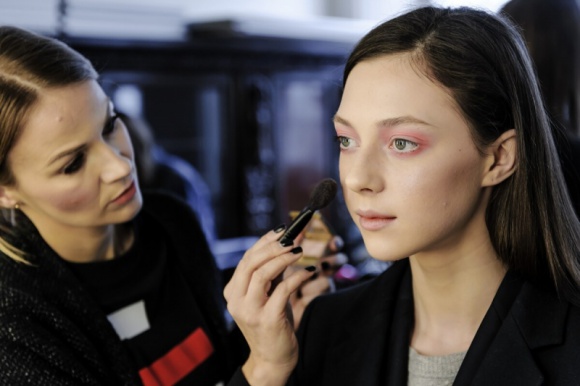 SEPHORA - zawsze tam, gdzie jest naprawdę HOT! LIFESTYLE, Uroda - Wszystko zaczyna się na... backstage – czyli sekrety pracy makijażystów Sephora