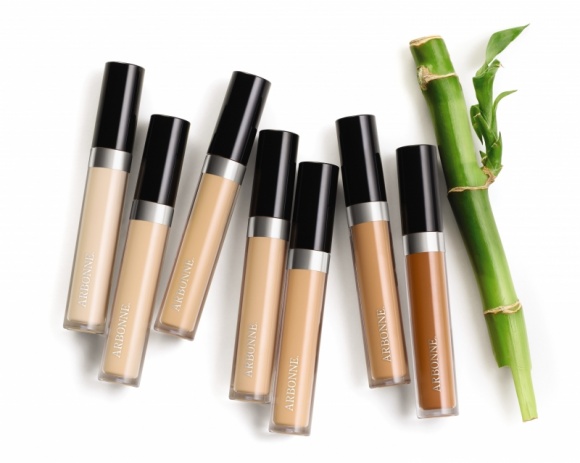 ARBONNE: THE REAL CONCEAL KOREKTOR W PŁYNIE LIFESTYLE, Uroda - Arbonne Makeup to gama produktów do makijażu twarzy podkreślających urodę miłośniczek wegańskich kosmetyków.