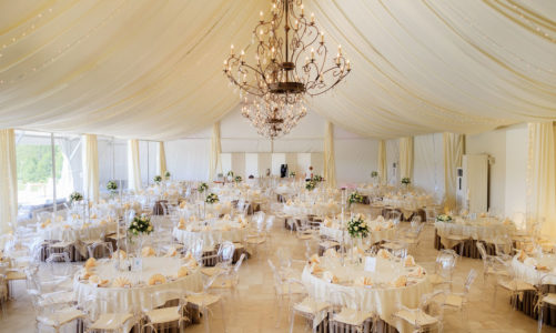 Duże przyjęcie weselne z klasą – pięć najnowszych trendów