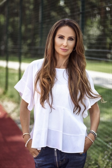 „Polki nie chcą starzeć się z godnością” LIFESTYLE, Uroda - Kobiety z Europy Wschodniej zawsze starały się dbać o swój wygląd. Nawet kiedy czasy były ciężkie, one ambitnie stawały na wysokości zadania. Tak jest do dziś. Dlaczego więc Polki tak chętnie korzystają z zabiegów?