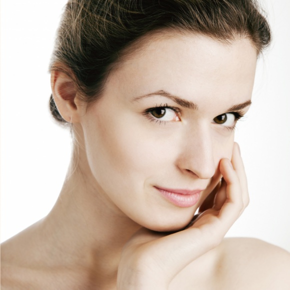 Przywróć spojrzeniu młodość LIFESTYLE, Uroda - Skóra wokół oczu to obszar, który starzeje się bardzo szybko. Najlepszym rozwiązaniem, by na długo zachować świeży i promienny wygląd, jest odpowiednia pielęgnacja okolic oczu. Ultraskin II to zabieg stworzony z myślą o odmładzaniu tych trudnych i delikatnych obszarów.