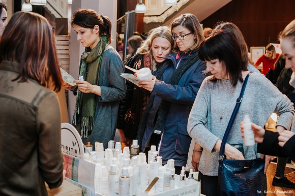 EKOCUDA - targi kosmetyków naturalnych w Warszawie LIFESTYLE, Uroda - 21-22 kwietnia w Warszawie rządzić będą Ekocuda. Dla miłośników kosmetyków inspirowanych naturą to wyjątkowy weekend.