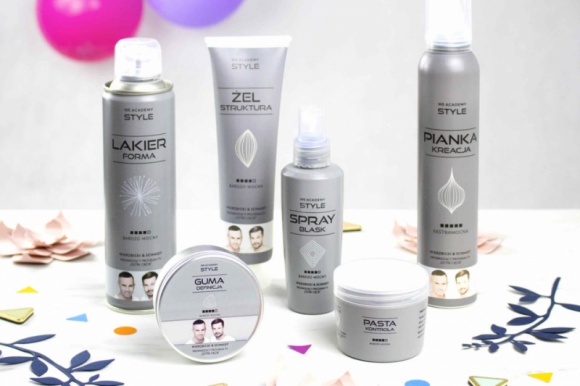 Nowa linia produktów WS Academy - styling LIFESTYLE, Uroda - Do rodziny marki WS Academy Wierzbicki & Schmidt dołączyły nowe, przeznaczone do stylizacji, produkty. Gwiazdy programu „Ostre cięcie” rozszerzyły ofertę swojej marki, wprowadzając na rynek 6 profesjonalnych kosmetyków do modelowania i utrwalania włosów.