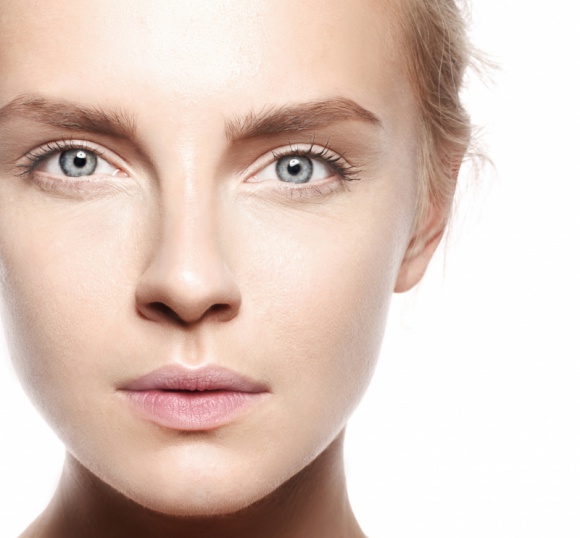 Medycyna regeneracyjna, czyli zabiegi małoinwazyjne LIFESTYLE, Uroda - Czy skórę można odmłodzić w taki sposób, aby wyglądała ona naturalnie? Owszem, jeśli tylko zastosuje się zabiegi, z których słynie nieustannie rozwijająca się medycyna regeneracyjna. Stanowią one coraz chętniej wybierane metody odmładzania skóry twarzy.