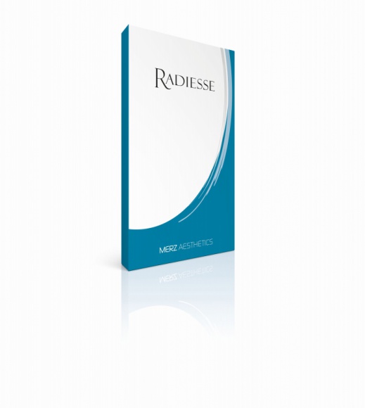 Piękniejsza z Radiesse LIFESTYLE, Uroda - Liftinguje twarz, podkreśla kształt policzków, a do tego redukuje bruzdy nosowo-wargowe – Radiesse to preparat o wyjątkowym działaniu, który w sposób niemal natychmiastowy odejmuje lat.