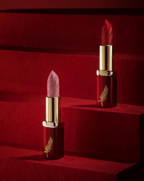 HISTORIA PISANA CZERWONĄ SZMINKĄ LIFESTYLE, Uroda - Jeśli jesteś smutna nałóż więcej szminki i atakuj - mawiała Coco Chanel. Marylin Monroe, Elizabeth Taylor kładły się z karminowo-czerwonymi ustami do łóżka by podkreślić, nawet we śnie, swój seksapil, a Kleopatra przy jej pomocy pozbywała się oponentów.