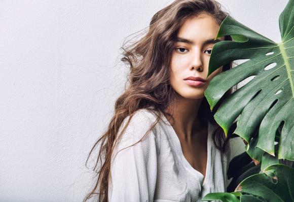 Co oznacza zaburzenie mikrobiomu skóry? LIFESTYLE, Uroda - Temat kultur bakterii zamieszkujących nasz przewód pokarmowy jest już powszechnie znany. Mało jednak osób zdaje sobie sprawę z tego, że pożyteczne bakterie występują również w jamie ustnej czy też na naszym największym narządzie – skórze, gdzie tworzą specyficzny mikrobiom (...)