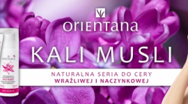 Seria kosmetyków do cery wrażliwej i naczynkowej KALI MUSLI LIFESTYLE, Uroda - KALI MUSLI (Curculigoorchioides) to rdzenna roślina zacienionych lasów Azji. Oczyszczona frakcja z kłączy KALI MUSLI jest bogata w cukry i substancje o działaniu leczniczym. Zwalcza swędzenie, choroby skórne, skaleczenia, rany i ma działanie wzmacniające naskórek oraz naczynka.