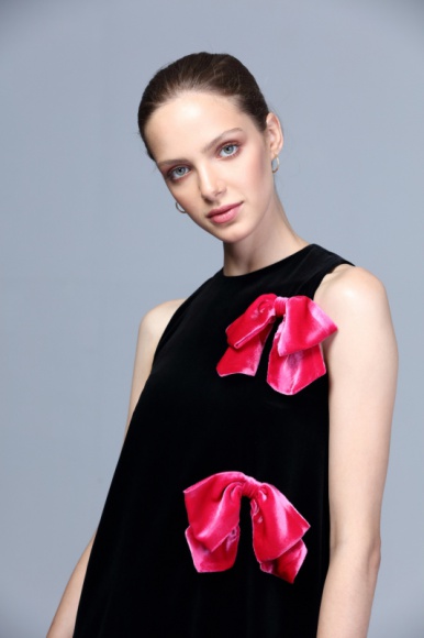 Trendy w modzie by OTAKA jesień 2019 LIFESTYLE, Moda - Burżuazja, nonfashion, romantyzm i lata 80. - tak prezentuje się jesień na światowych wybiegach. Poncha, kokardy, falbany to jesienna odpowiedź na nie polskiej marki O.TAKA.