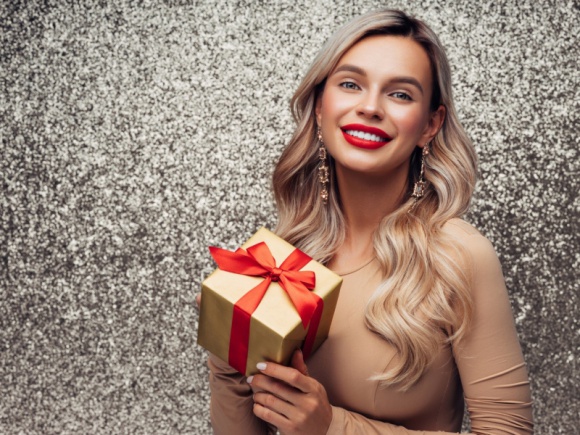 Który składnik pielęgnacyjny w prezencie dla córki, mamy, babci? LIFESTYLE, Uroda - Co zrobić aby prezenty kosmetyczno – pielęgnacyjne, które kupujemy były trafione i nie tylko najbliżsi, ale również ich skóra była nam za nie wdzięczna?