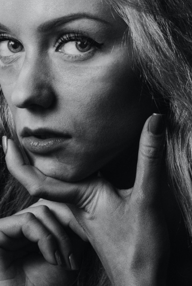 Z brodą Marylin Monroe czyli korekcja podbródka LIFESTYLE, Uroda - O tym, że kształt podbródka ma wpływ na rysy całej twarzy , dobrze wiedziała największa seks bomba światowego kina. Mało kto jednak zdawał sobie sprawę, że w początkach swojej kariery, Monroe nazywano „gwiazdą bez brody”.